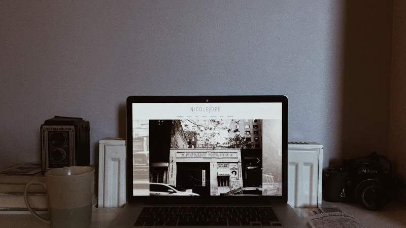 自分で作るホームページのメリットと落とし穴