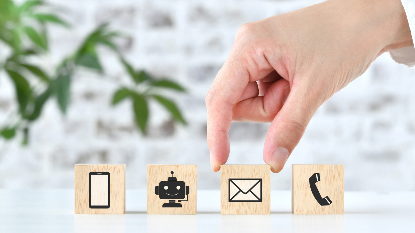 お問い合わせ前にお客さんは何を見ている?依頼先を選ぶ判断基準を解説!