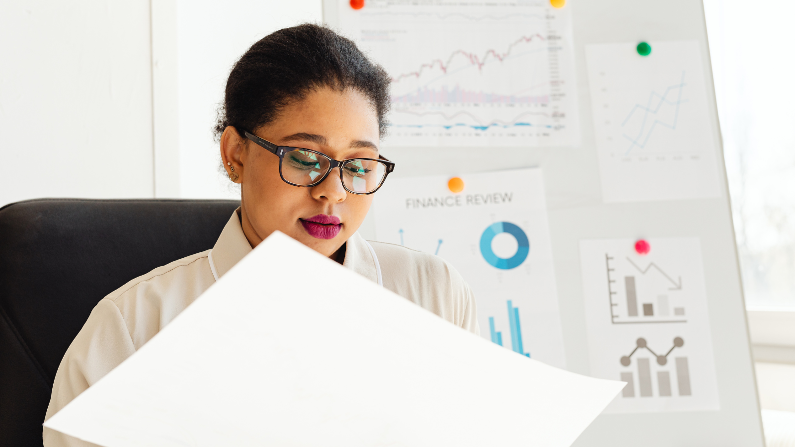 お客さんはあなたの会社をどう調べている？ 見込み顧客の行動から見えるホームページの重要性とは？