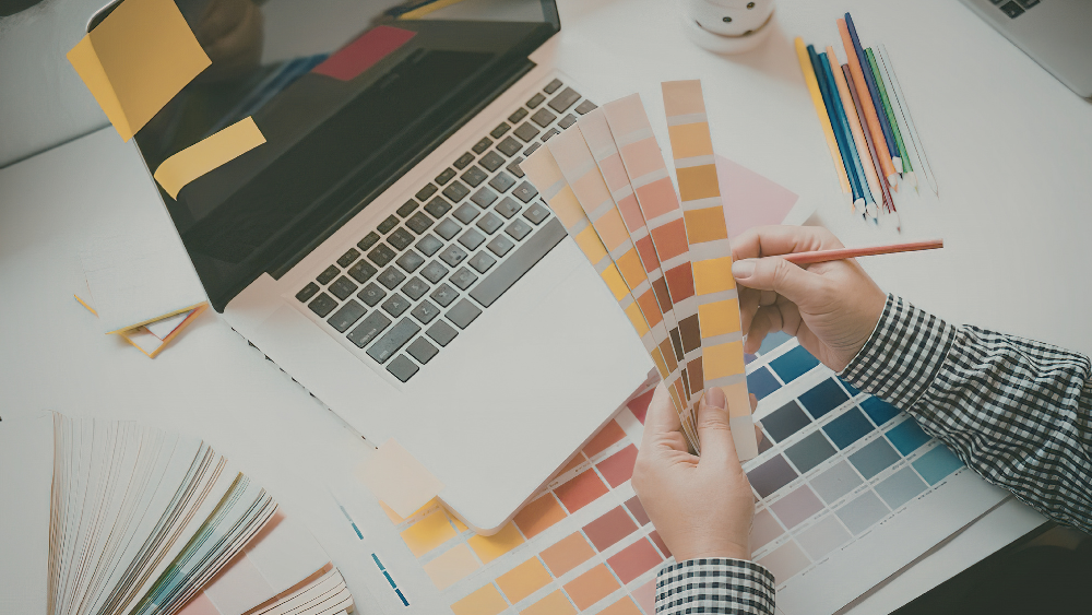 Webデザインにおける色の役割とは？色彩が与えるイメージと心理効果を解説