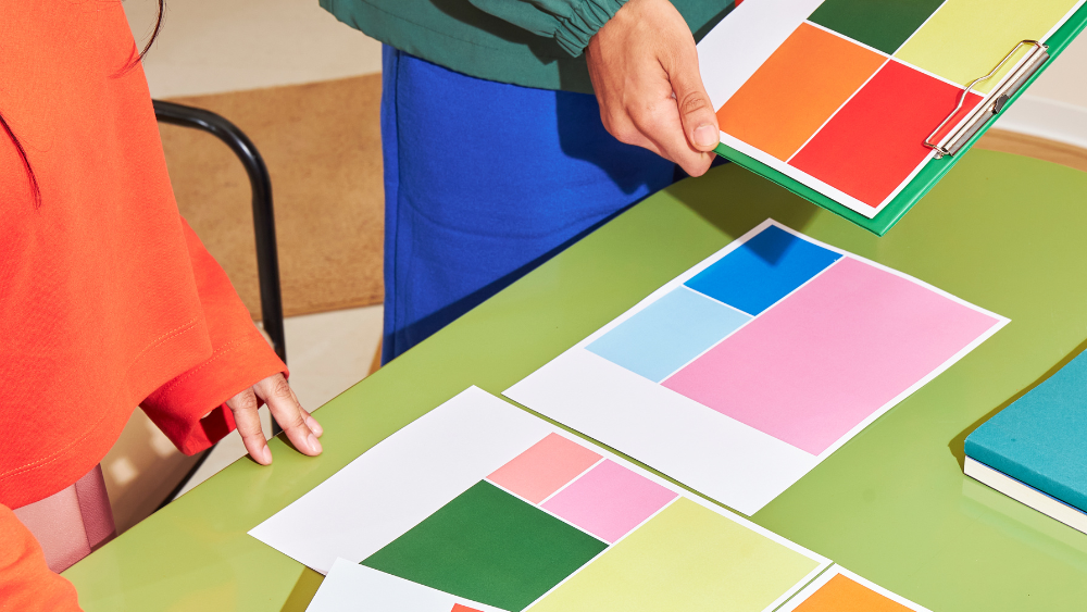 Webデザインにおける色の役割とは？色彩が与えるイメージと心理効果を解説